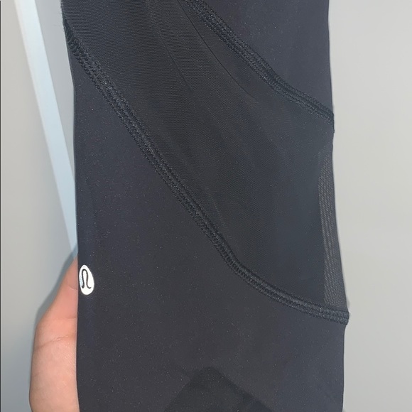 Lululemon Black Cropped Leggings - Picture 4 of 8